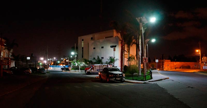 Proyecto de luminarias solares que se instaló en el nuevo complejo de seguridad del municipio de Cuautlancingo en el Estado de Puebla
                La luminaria solar que se instaló fue el modelo O-Led 2036 con poste de 7 metros
